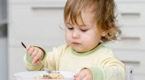 Ложечку за маму, ложечку за папу: как повысить аппетит у ребенка
